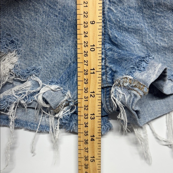 ✨American Eagle Outfitters Light Blue Distressed Denim Shorts Size 4 - Picture 11 of 12